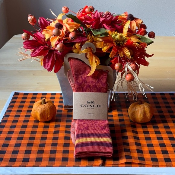 🍁🍂🍁 COACH SIGNATURE CALF SOCKS 🍁🍂🍁 NWT 🍁🍂🍁 - Picture 4 of 16